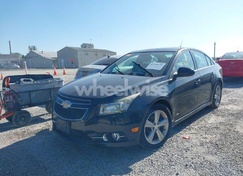 Photo 2 of 2013 Chevrolet Cruze 2LT AUTO (VIN 1G1PE5SB6D7239957)