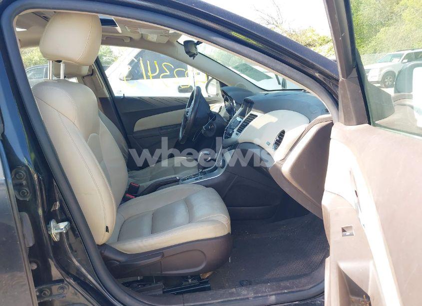 Photo 5 of 2013 Chevrolet Cruze 2LT AUTO (VIN 1G1PE5SB6D7239957)
