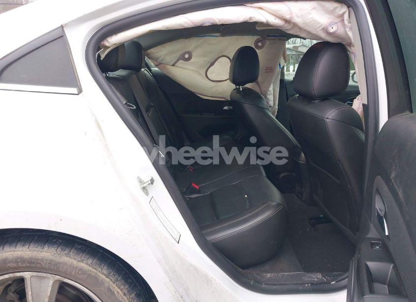 Photo 8 of 2014 Chevrolet Cruze 2LT AUTO (VIN 1G1PE5SB6E7327523)