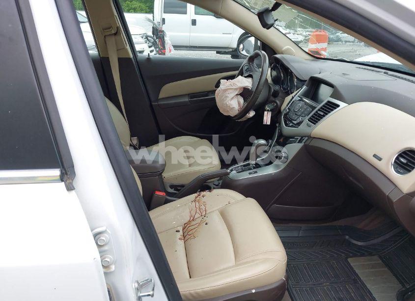 Photo 5 of 2014 Chevrolet Cruze 2LT AUTO (VIN 1G1PE5SB6E7370081)