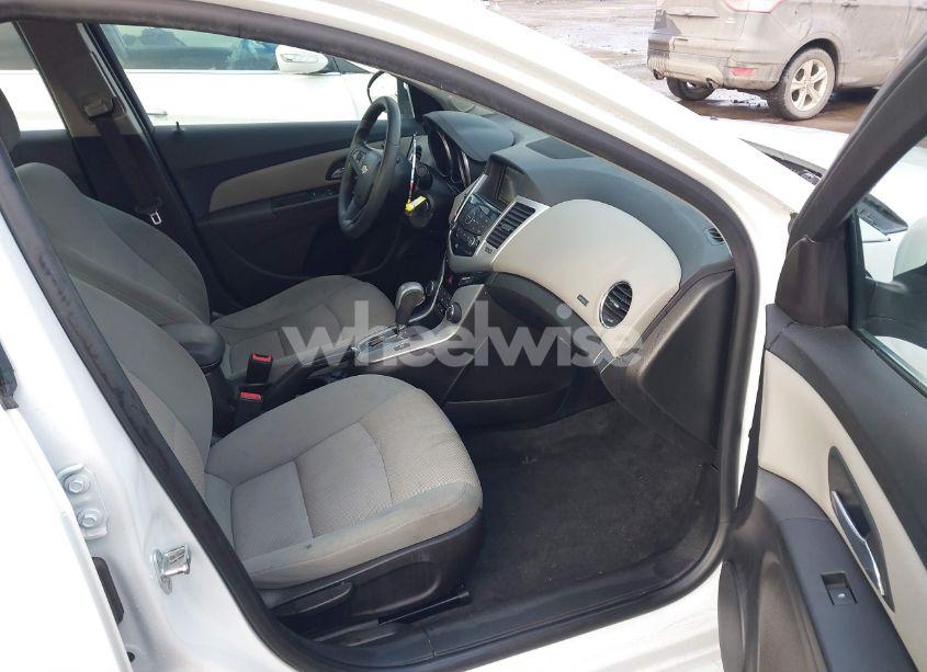 Photo 5 of 2016 Chevrolet Cruze LIMITED 1LT AUTO (VIN 1G1PE5SB6G7145050)