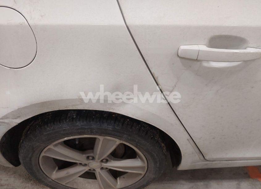 Photo 6 of 2013 Chevrolet Cruze 2LT AUTO (VIN 1G1PE5SB7D7129385)