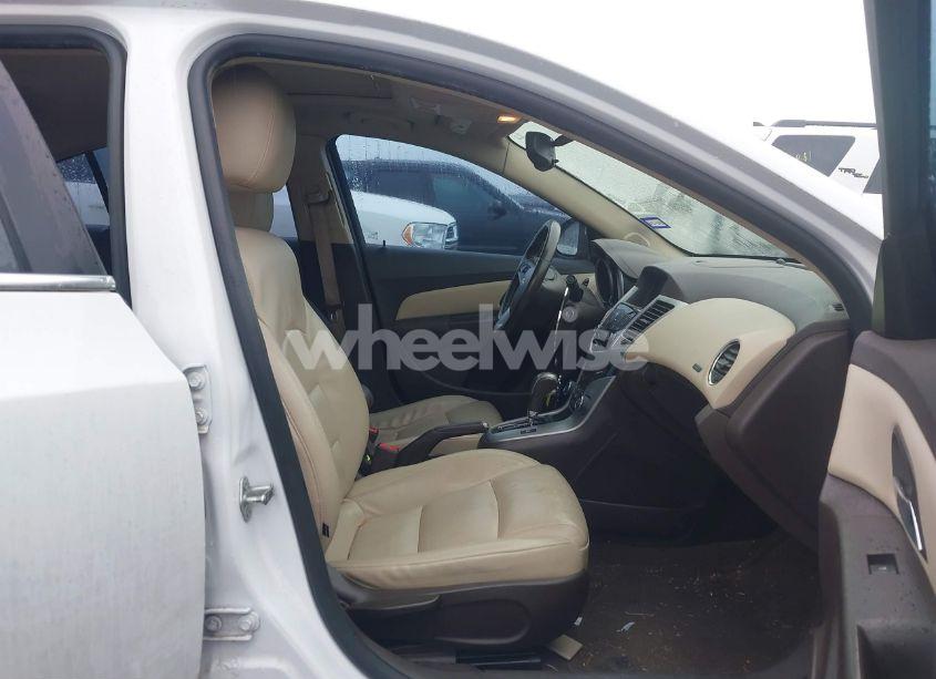 Photo 5 of 2014 Chevrolet Cruze 2LT AUTO (VIN 1G1PE5SB7E7123684)