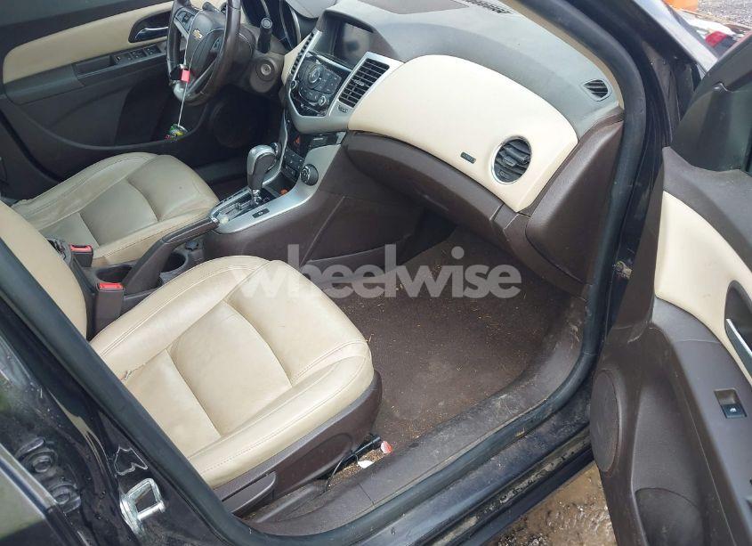 Photo 5 of 2015 Chevrolet Cruze 2LT AUTO (VIN 1G1PE5SB7F7186267)