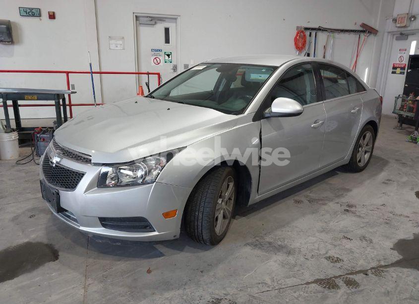 Photo 2 of 2014 Chevrolet Cruze 2LT AUTO (VIN 1G1PE5SB8E7328379)