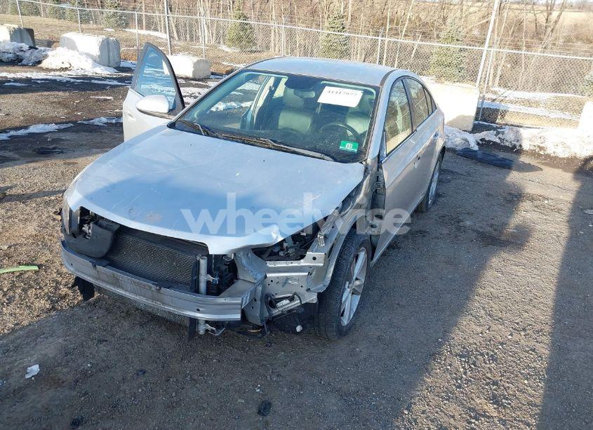 Photo 2 of 2014 Chevrolet Cruze 2LT AUTO (VIN 1G1PE5SB8E7384998)