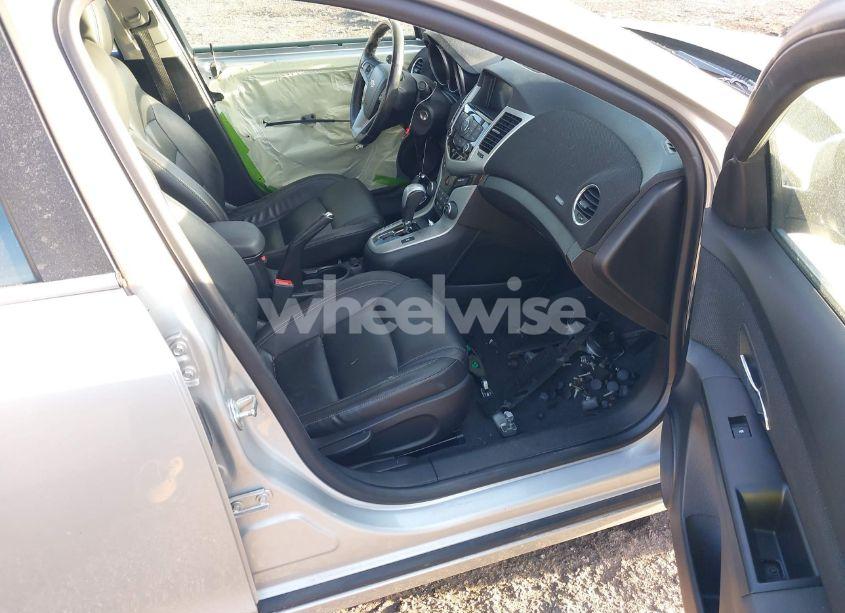 Photo 5 of 2014 Chevrolet Cruze 2LT AUTO (VIN 1G1PE5SB8E7384998)