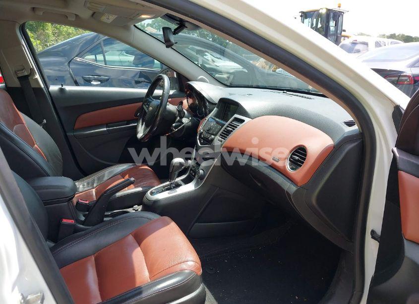 Photo 5 of 2014 Chevrolet Cruze 2LT AUTO (VIN 1G1PE5SB9E7212124)