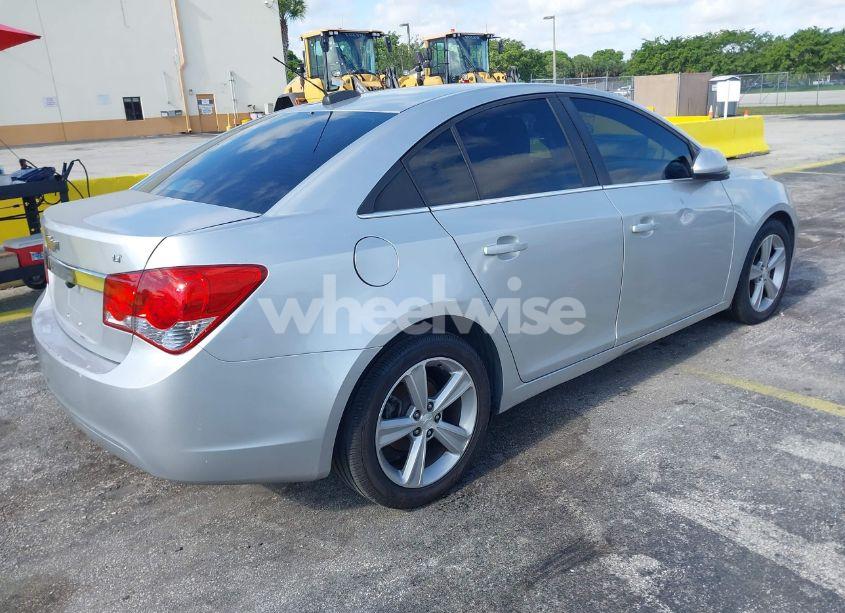 Photo 4 of 2015 Chevrolet Cruze 2LT AUTO (VIN 1G1PE5SB9F7147907)