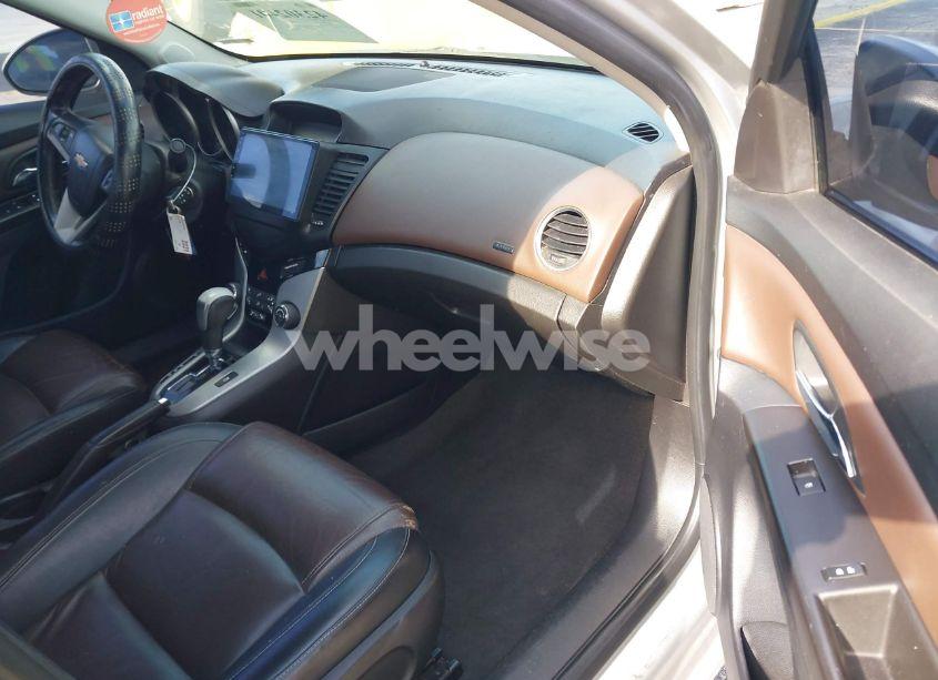 Photo 5 of 2015 Chevrolet Cruze 2LT AUTO (VIN 1G1PE5SB9F7147907)