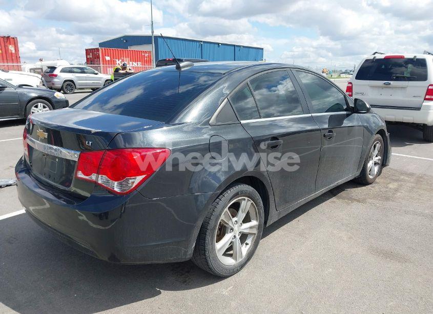 Photo 4 of 2015 Chevrolet Cruze 2LT AUTO (VIN 1G1PE5SB9F7233931)