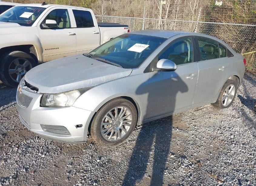 Photo 2 of 2013 Chevrolet Cruze 2LT AUTO (VIN 1G1PE5SBXD7142244)