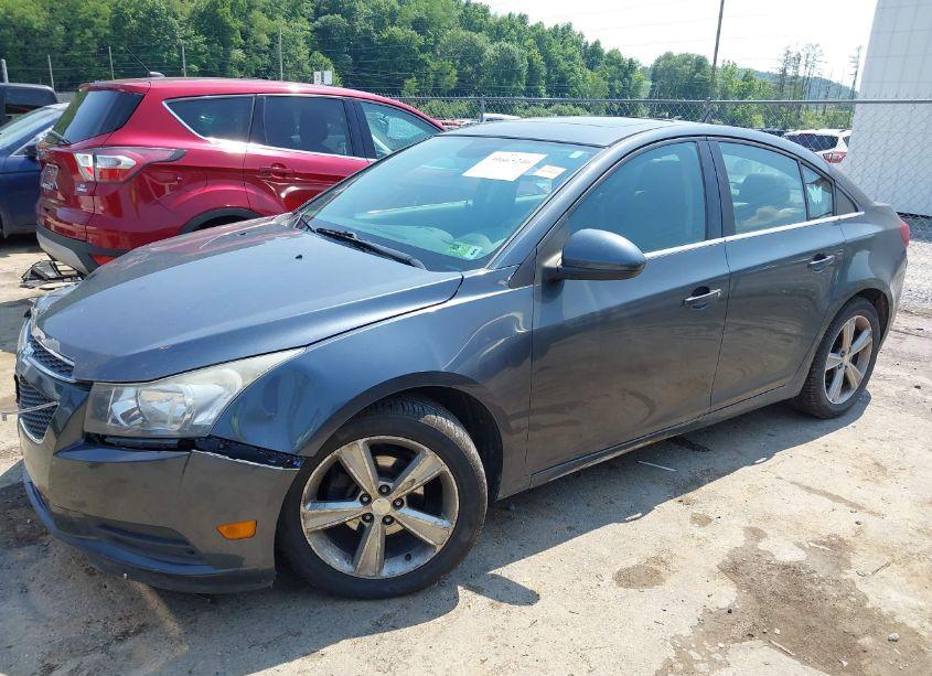Photo 2 of 2013 Chevrolet Cruze 2LT AUTO (VIN 1G1PE5SBXD7182470)