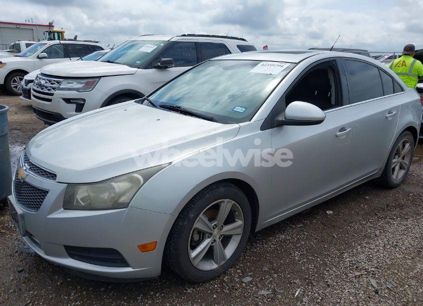 Photo 2 of 2014 Chevrolet Cruze 2LT AUTO (VIN 1G1PE5SBXE7120827)