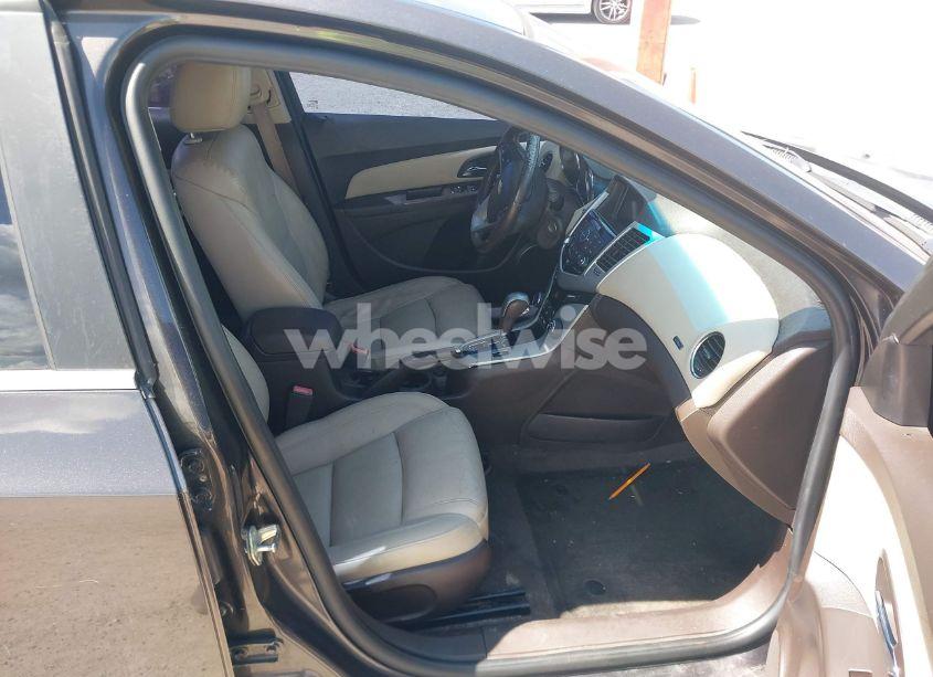 Photo 5 of 2014 Chevrolet Cruze 2LT AUTO (VIN 1G1PE5SBXE7271408)