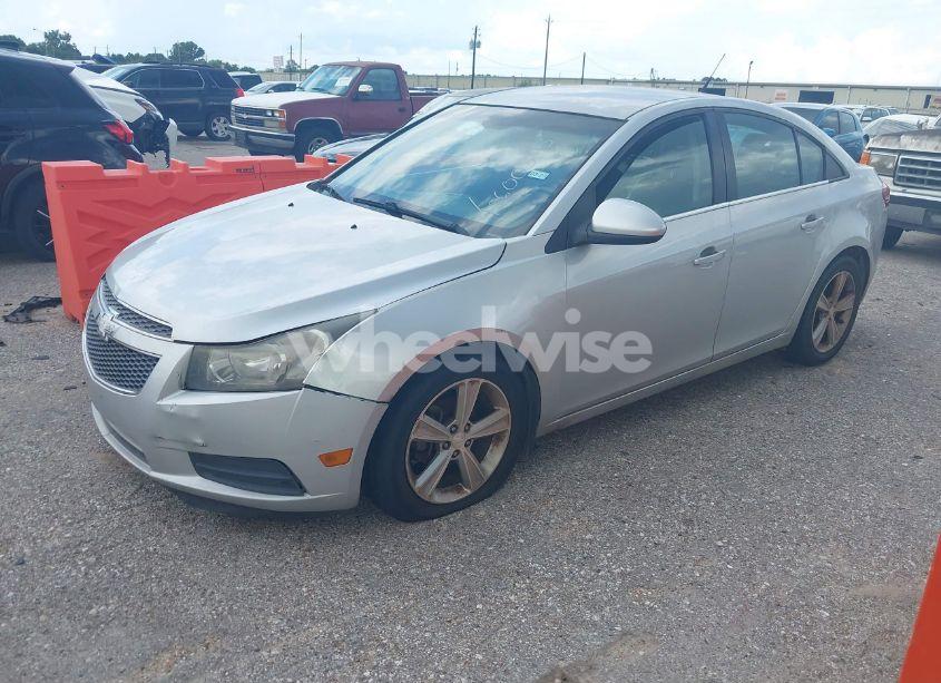 Photo 2 of 2014 Chevrolet Cruze 2LT AUTO (VIN 1G1PE5SBXE7335270)