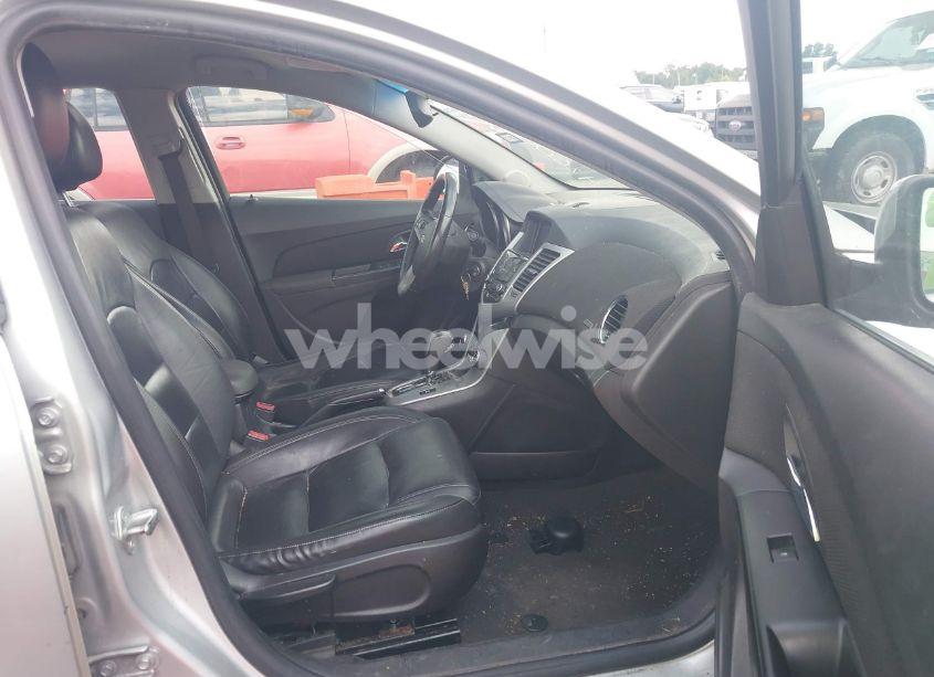 Photo 5 of 2014 Chevrolet Cruze 2LT AUTO (VIN 1G1PE5SBXE7335270)