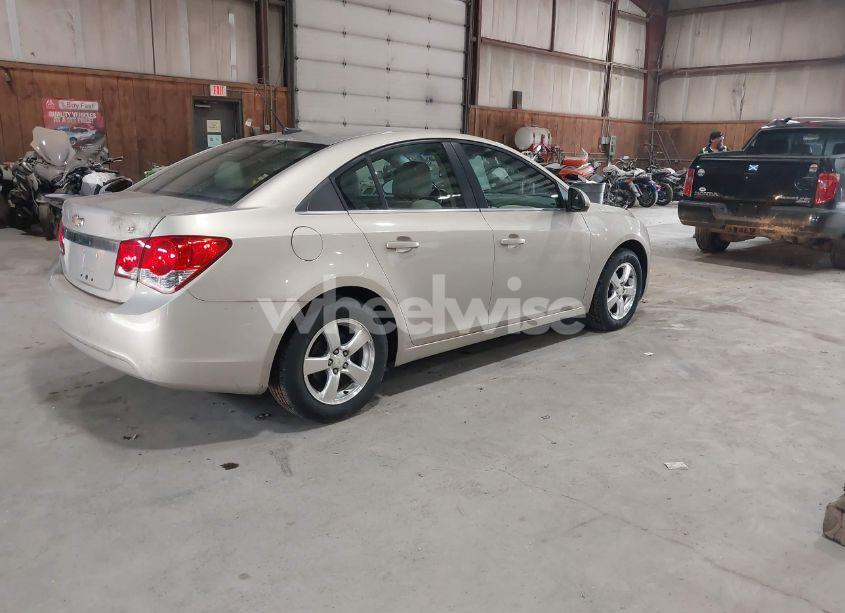 Photo 4 of 2011 Chevrolet Cruze 2LT (VIN 1G1PG5S90B7111024)