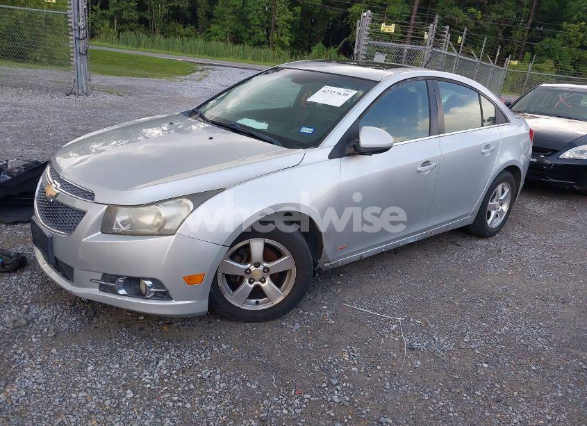 Photo 2 of 2011 Chevrolet Cruze 2LT (VIN 1G1PG5S92B7227941)