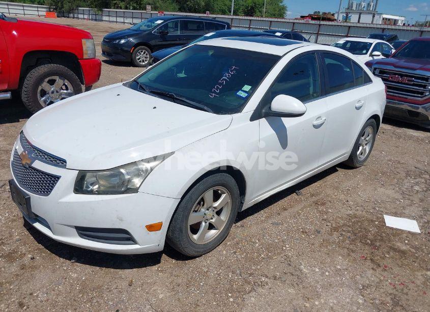 Photo 2 of 2011 Chevrolet Cruze 2LT (VIN 1G1PG5S99B7147603)