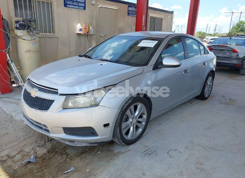 Photo 2 of 2013 Chevrolet Cruze LTZ (VIN 1G1PG5SB2D7104937)