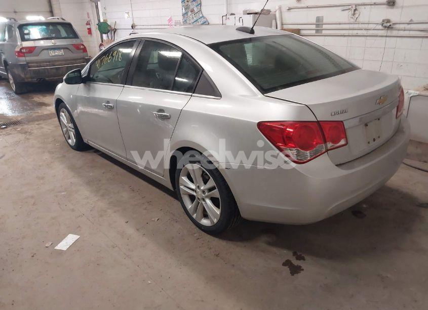 Photo 3 of 2015 Chevrolet Cruze LTZ (VIN 1G1PG5SB9F7149912)