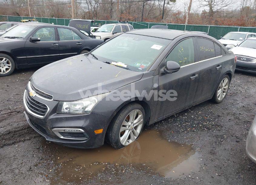 Photo 2 of 2015 Chevrolet Cruze LTZ (VIN 1G1PG5SB9F7231090)