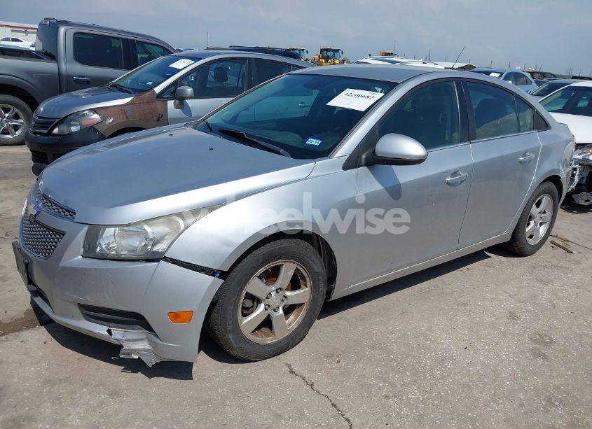 Photo 2 of 2013 Chevrolet Cruze LT (VIN 1G1PK5SB4D7319640)