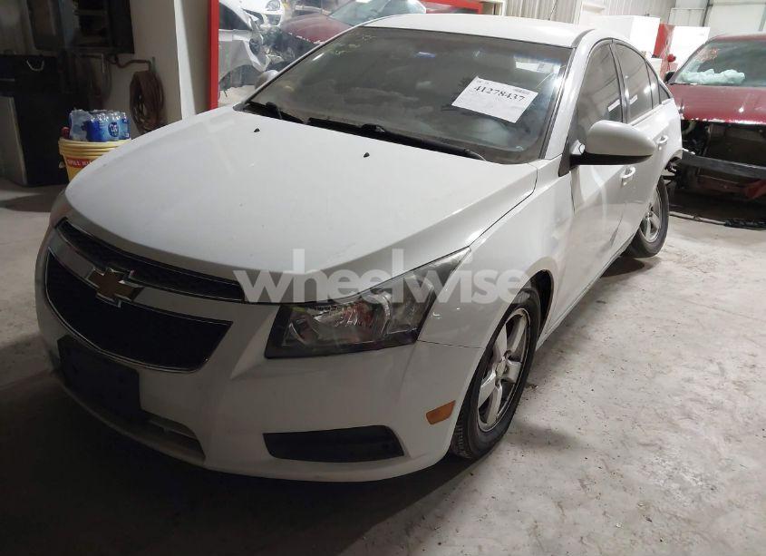 Photo 2 of 2014 Chevrolet Cruze LT (VIN 1G1PK5SB4E7124896)