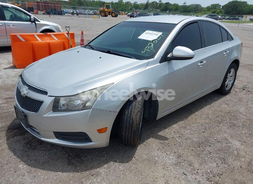 Photo 2 of 2014 Chevrolet Cruze LT (VIN 1G1PK5SB4E7432389)