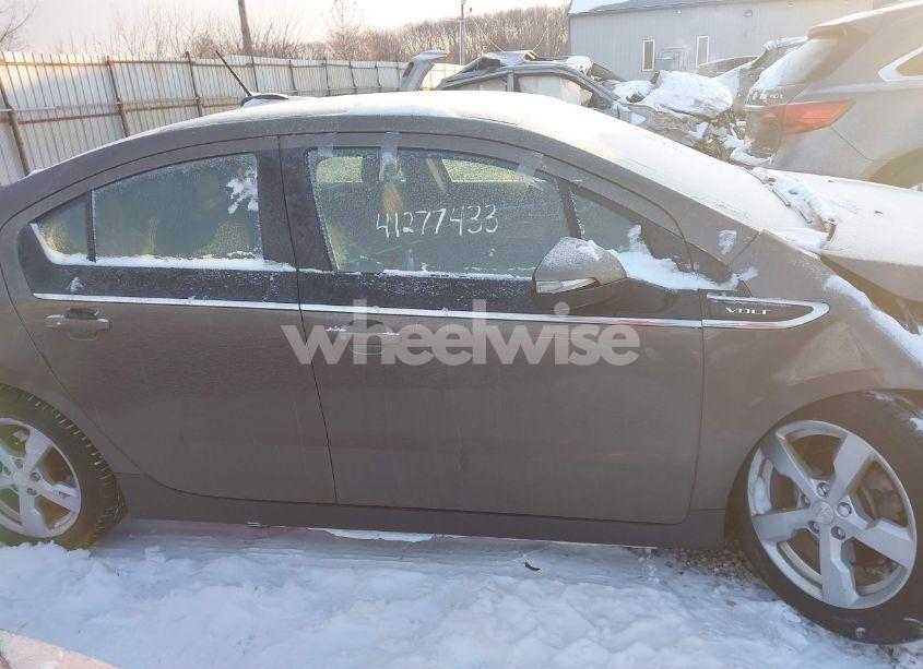 Photo 13 of 2015 Chevrolet Volt (VIN 1G1RA6E4XFU110857)