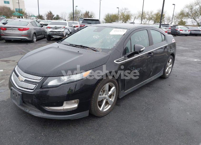 Photo 2 of 2015 Chevrolet Volt (VIN 1G1RB6E4XFU104411)
