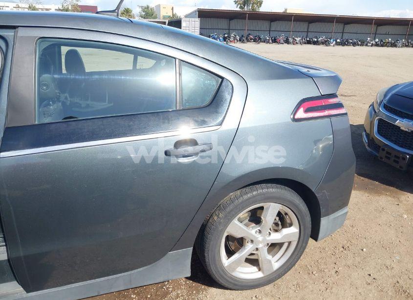Photo 6 of 2011 Chevrolet Volt (VIN 1G1RD6E44BU103419)