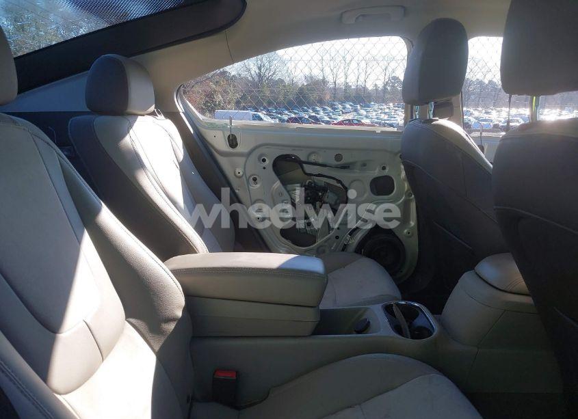 Photo 8 of 2014 Chevrolet Volt (VIN 1G1RD6E44EU133055)