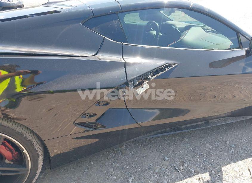 Photo 6 of 2021 Chevrolet Corvette STINGRAY RWD 2LT (VIN 1G1YB2D41M5101894)