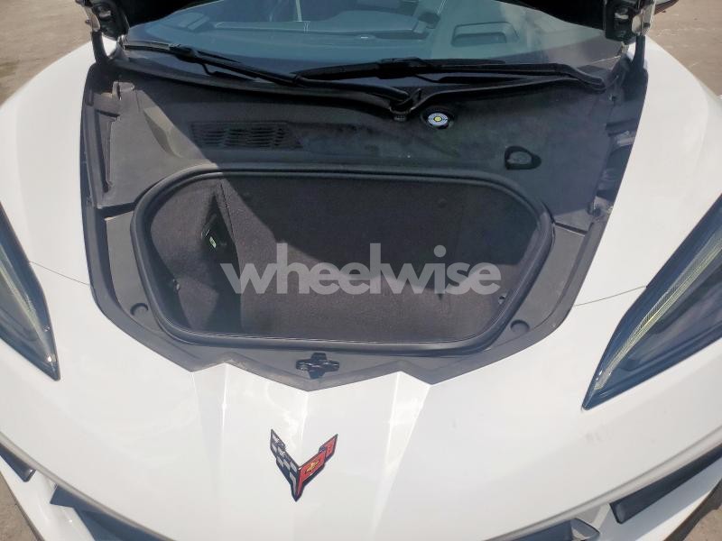 Photo 2 of 2021 CHEVROLET CORVETTE STINGRAY 2LT (VIN 1G1YB2D43M5117739)
