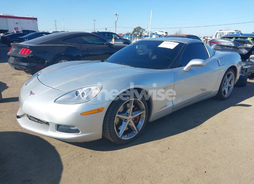 Photo 2 of 2013 Chevrolet Corvette (VIN 1G1YG2DW2D5107870)