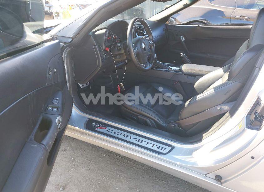 Photo 5 of 2013 Chevrolet Corvette (VIN 1G1YG2DW2D5107870)