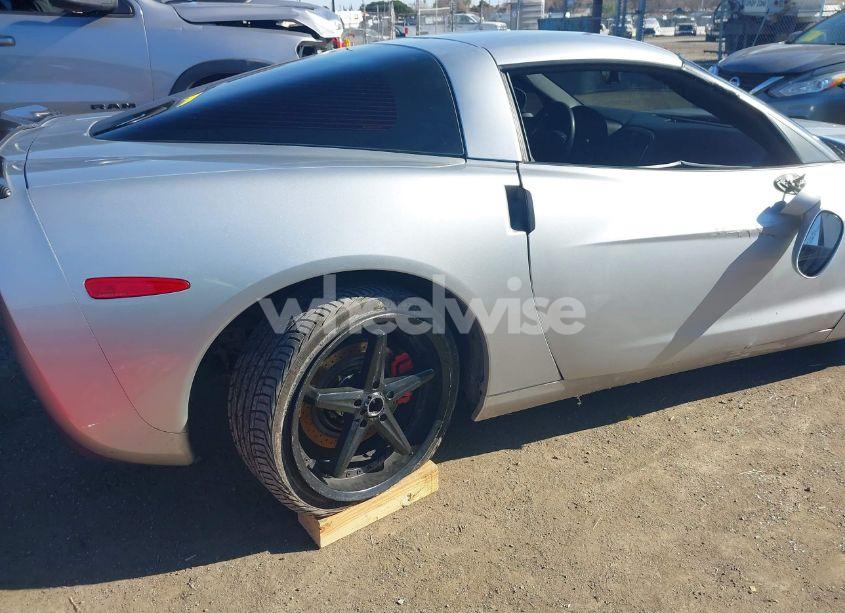 Photo 6 of 2013 Chevrolet Corvette (VIN 1G1YG2DW2D5107870)