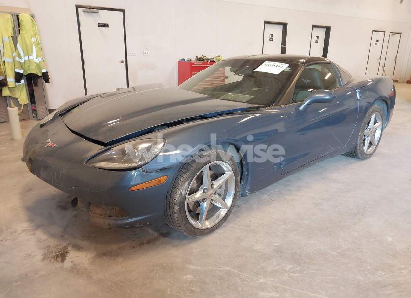 Photo 2 of 2011 Chevrolet Corvette (VIN 1G1YG2DW5B5105267)