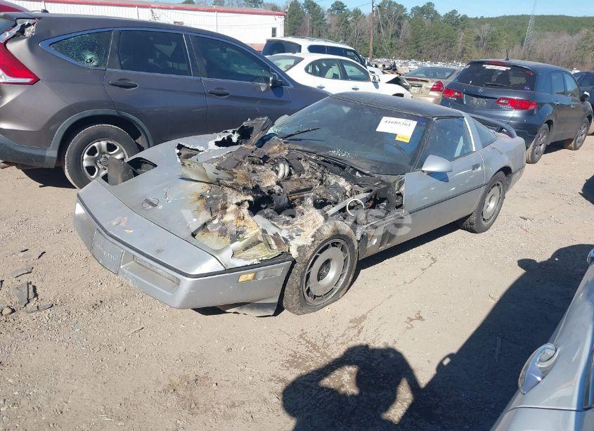 Photo 2 of 1985 Chevrolet Corvette (VIN 1G1YY0780F5122403)