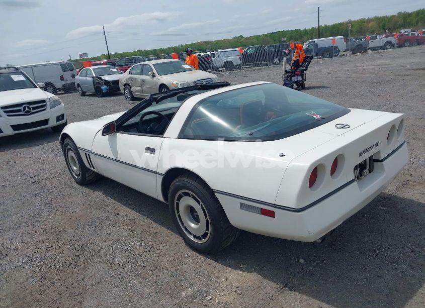 Photo 3 of 1985 Chevrolet Corvette (VIN 1G1YY0785F5139682)