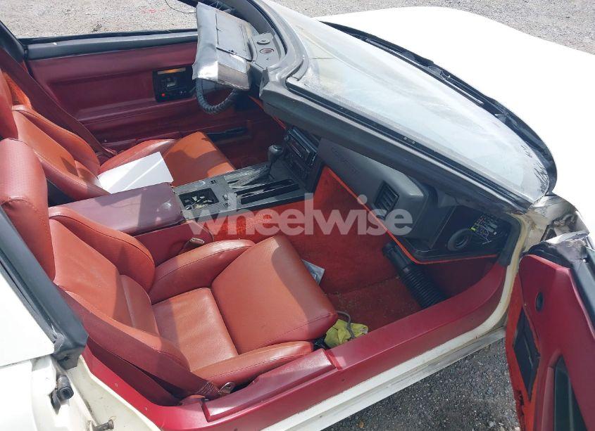 Photo 5 of 1985 Chevrolet Corvette (VIN 1G1YY0785F5139682)