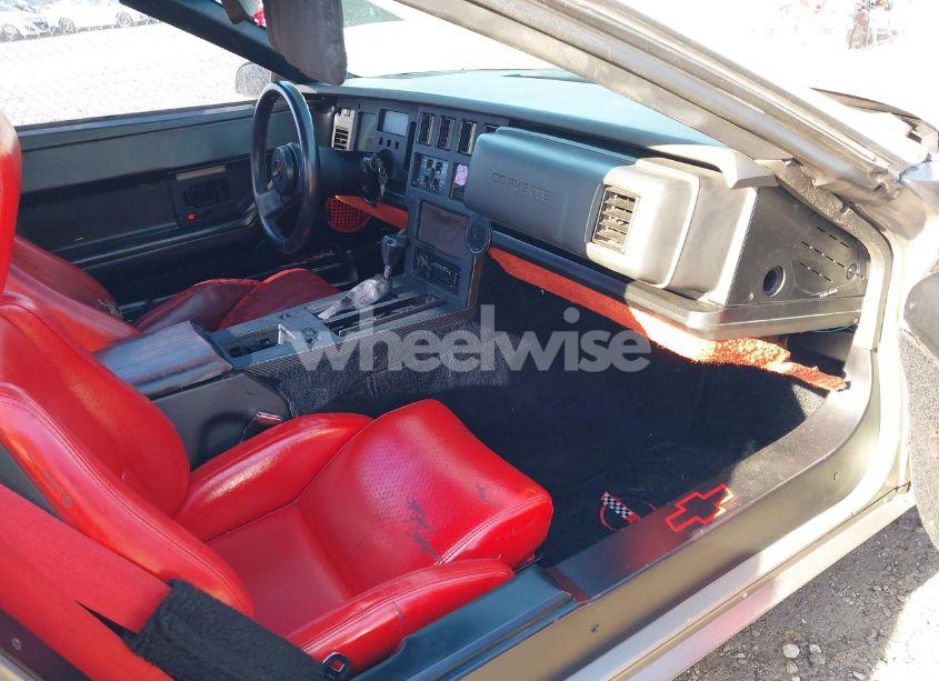 Photo 5 of 1985 Chevrolet Corvette (VIN 1G1YY0786F5139335)