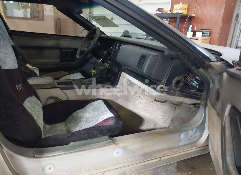 Photo 5 of 1987 Chevrolet Corvette (VIN 1G1YY2182H5110597)