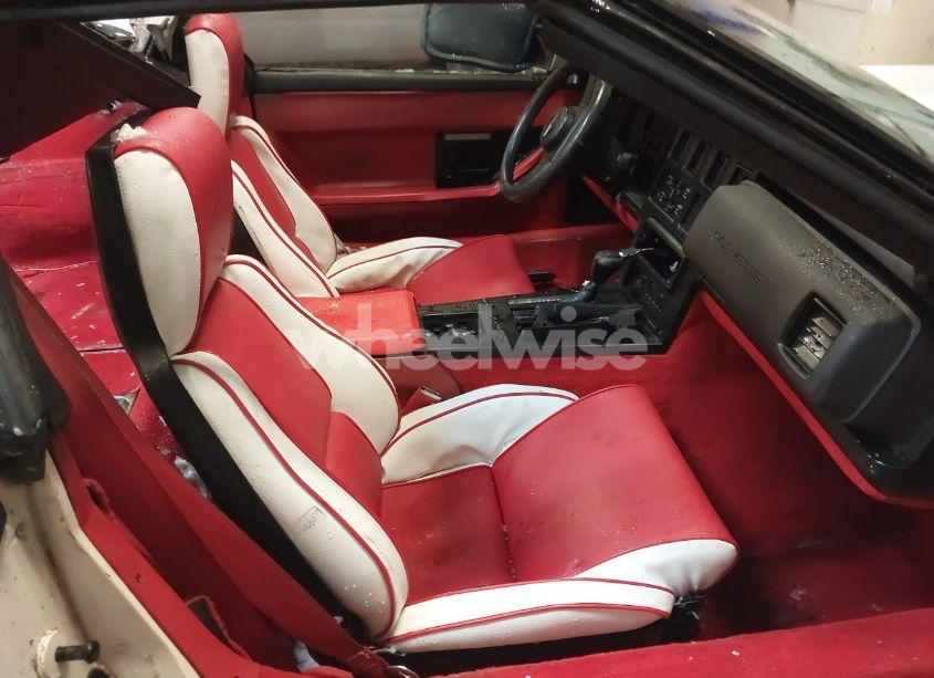 Photo 5 of 1988 Chevrolet Corvette (VIN 1G1YY2186J5103643)