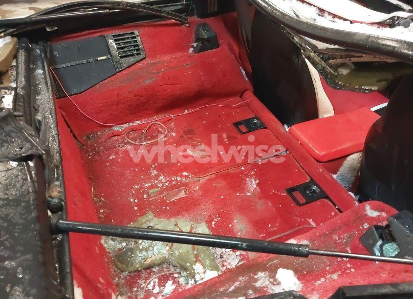 Photo 8 of 1988 Chevrolet Corvette (VIN 1G1YY2186J5103643)