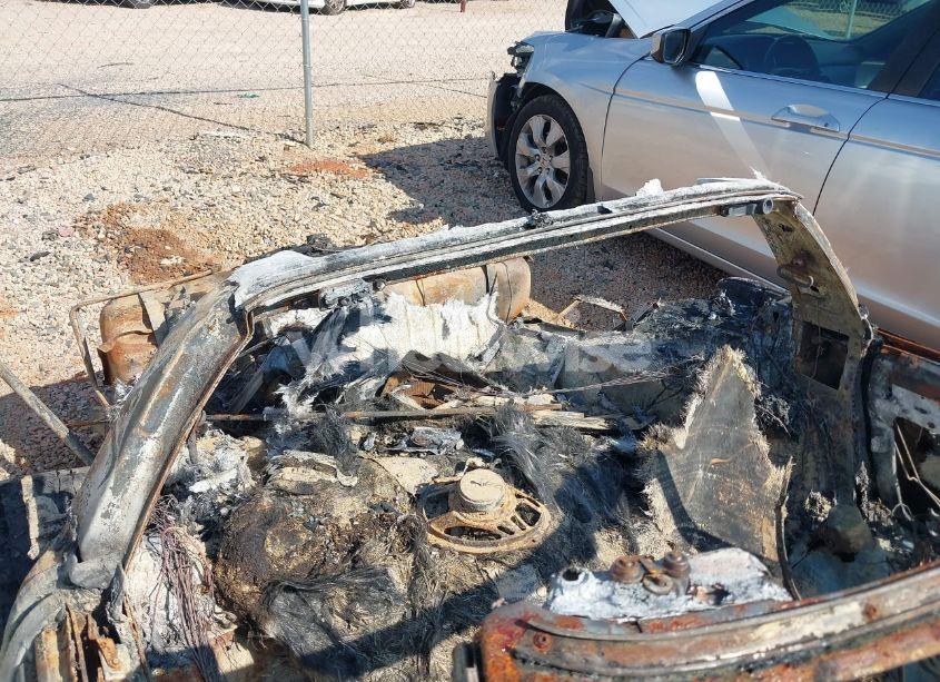 Photo 8 of 1988 Chevrolet Corvette (VIN 1G1YY2189J5102079)