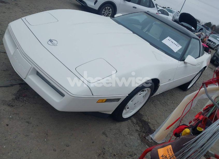 Photo 2 of 1988 Chevrolet Corvette (VIN 1G1YY218XJ5117657)