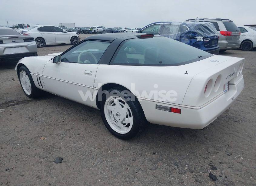 Photo 3 of 1988 Chevrolet Corvette (VIN 1G1YY218XJ5117657)